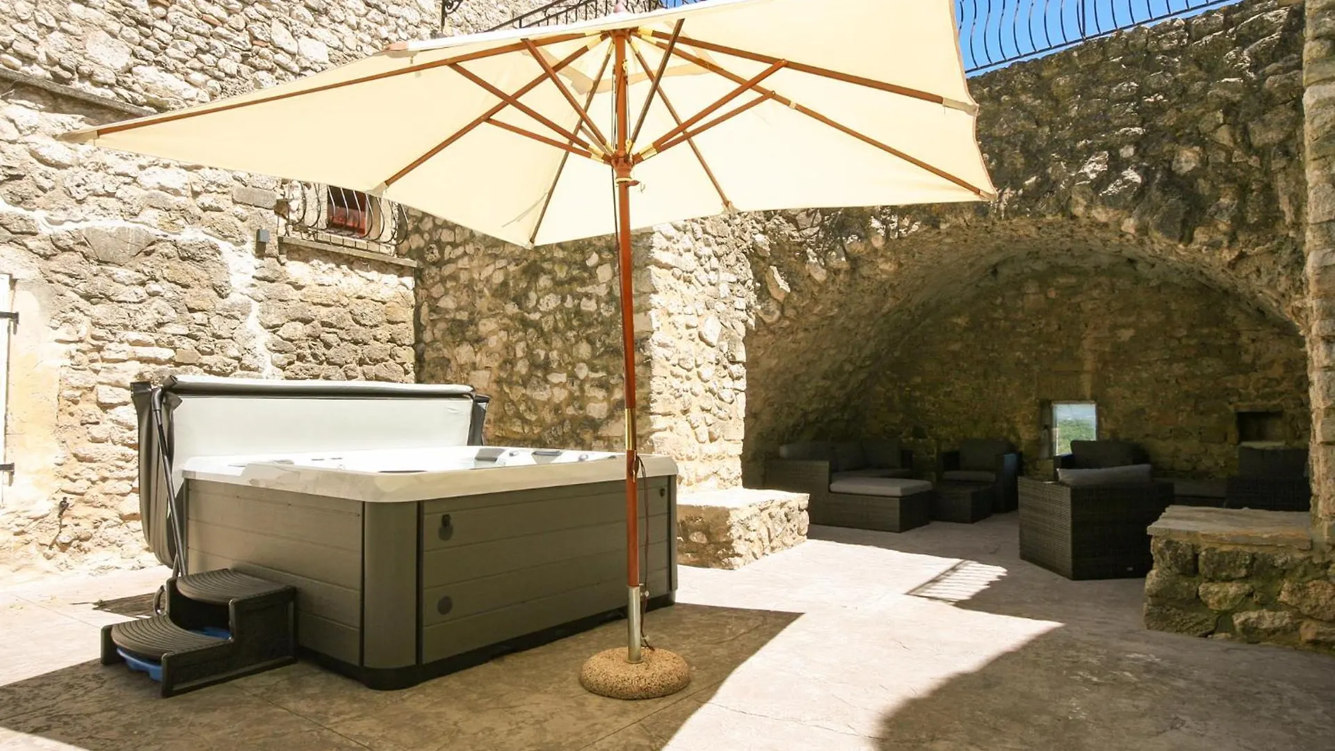 La Closerie D'Escalin Gite 12 Personnes Et Jacuzzi La Garde Adhemar