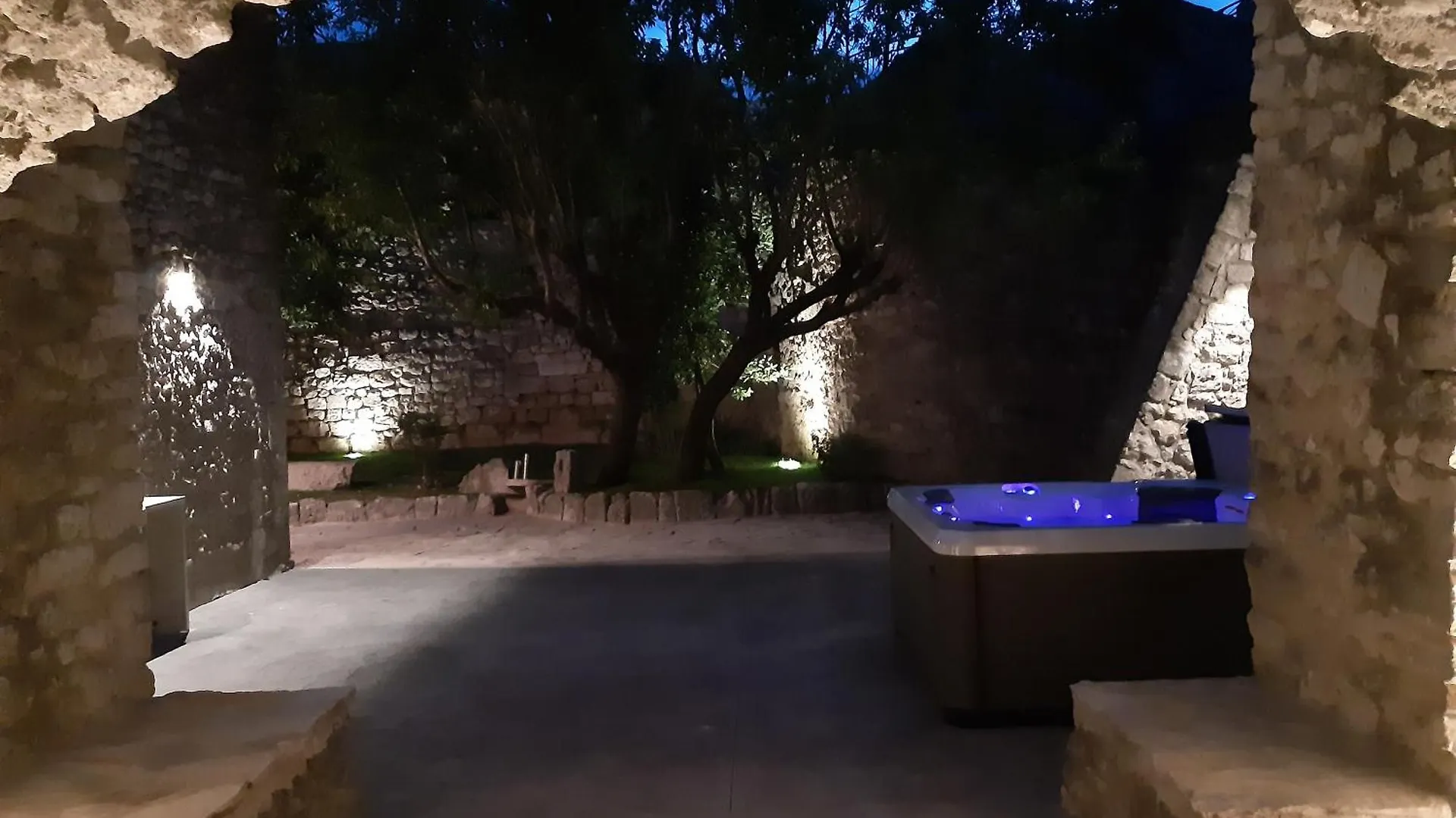 La Closerie D'Escalin Gite 12 Personnes Et Jacuzzi La Garde Adhemar 0*,