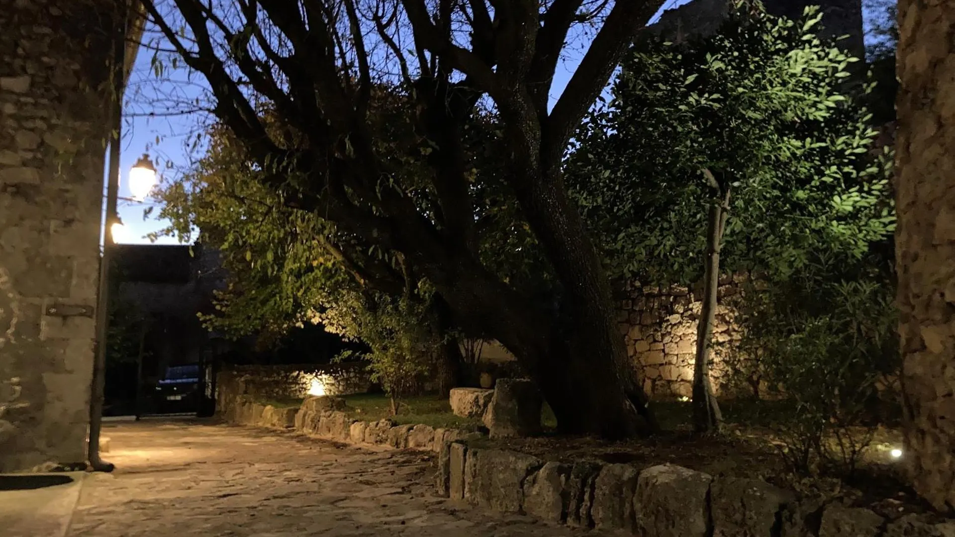 La Closerie D'Escalin Gite 12 Personnes Et Jacuzzi La Garde Adhemar 0*,  France